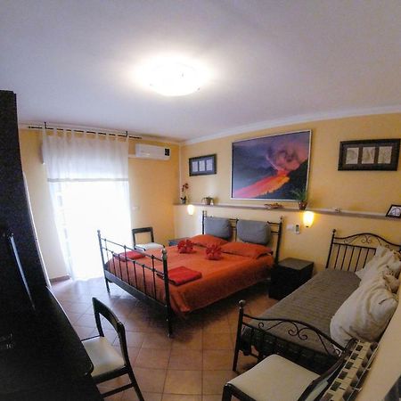Tano'S Apartment Giardini Naxos Exterior photo