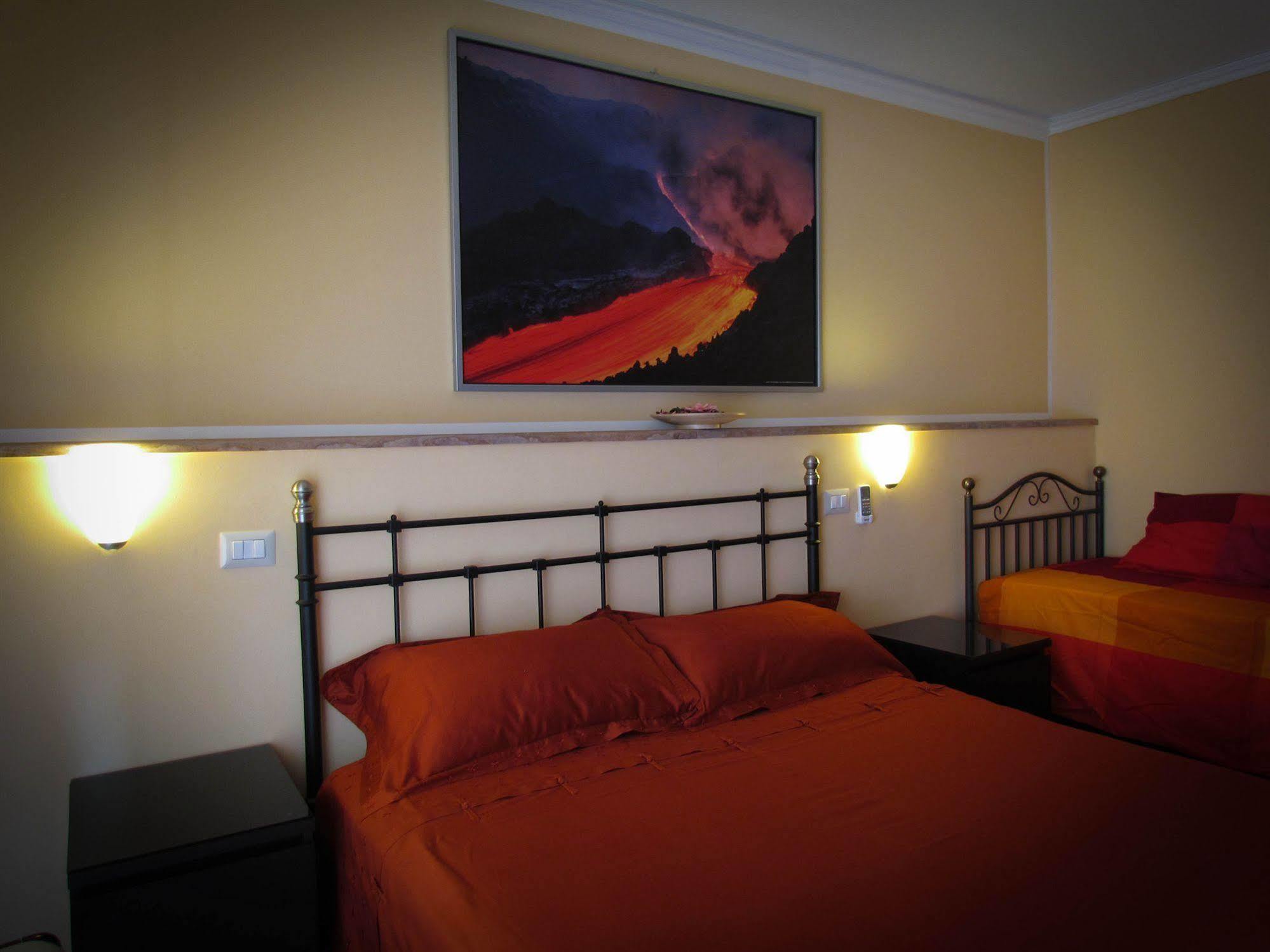 Tano'S Apartment Giardini Naxos Exterior photo