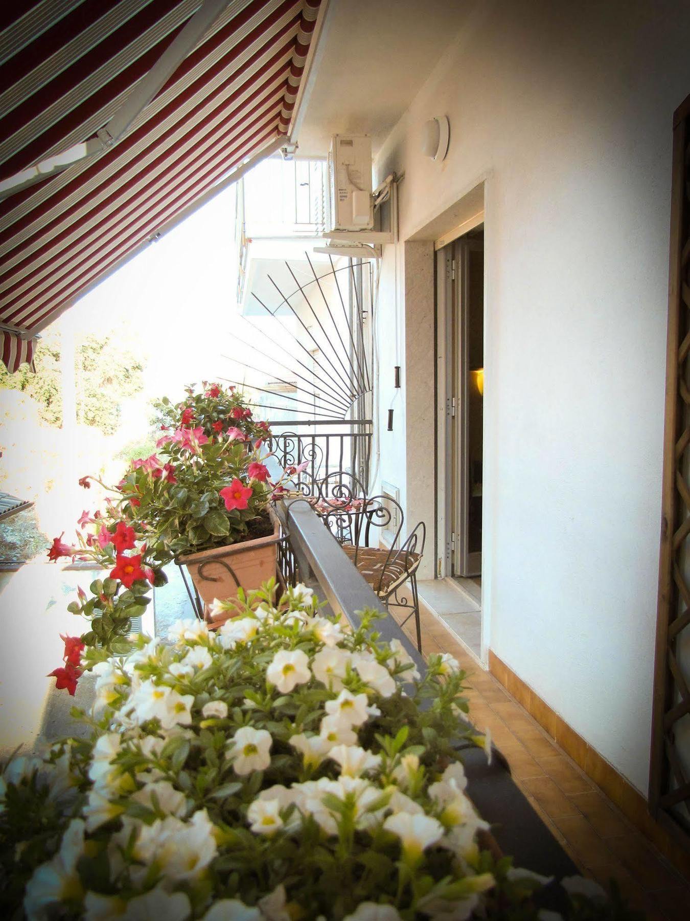 Tano'S Apartment Giardini Naxos Exterior photo